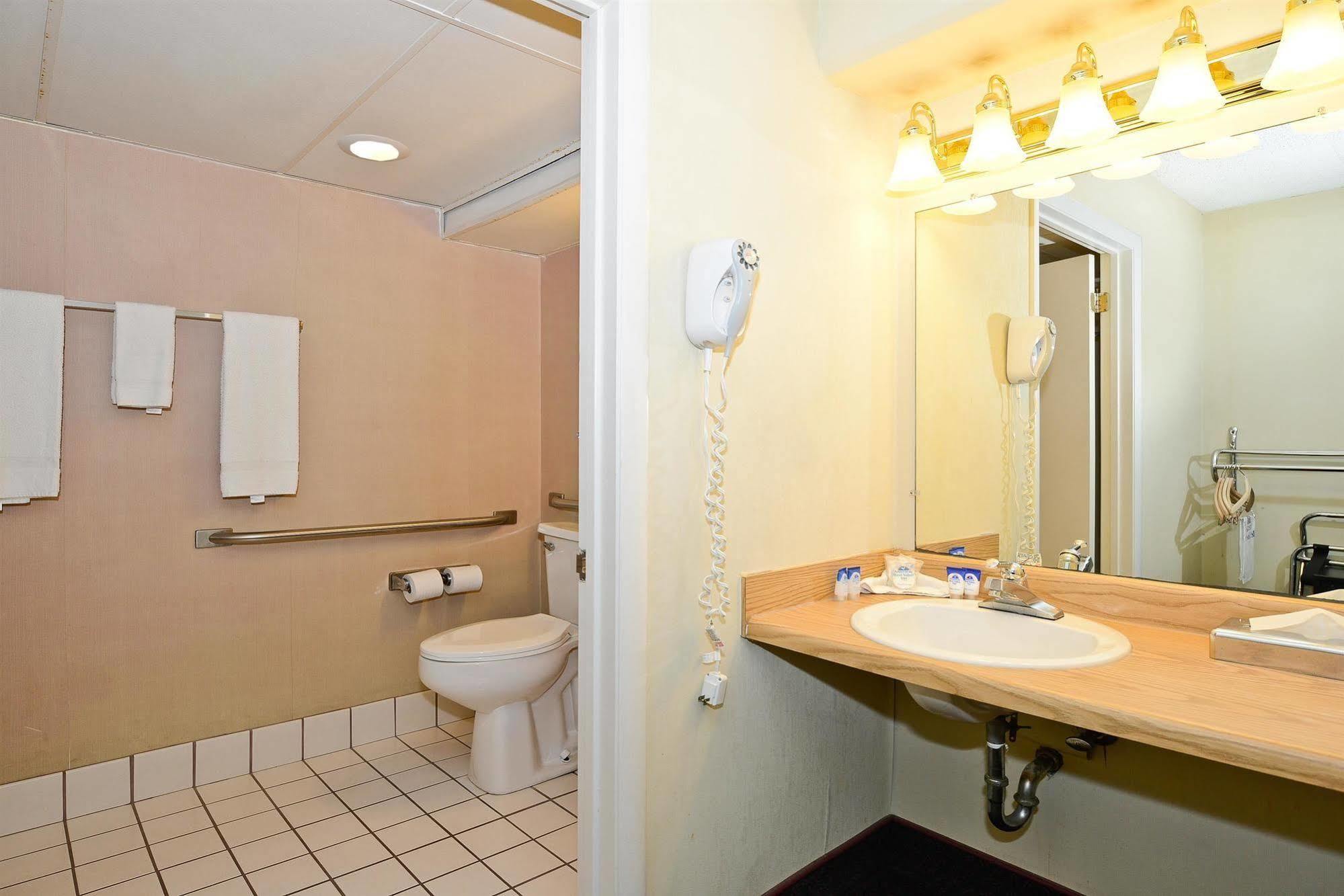 Howard Johnson By Wyndham Saint Joseph Benton Harbor Pokoj fotografie